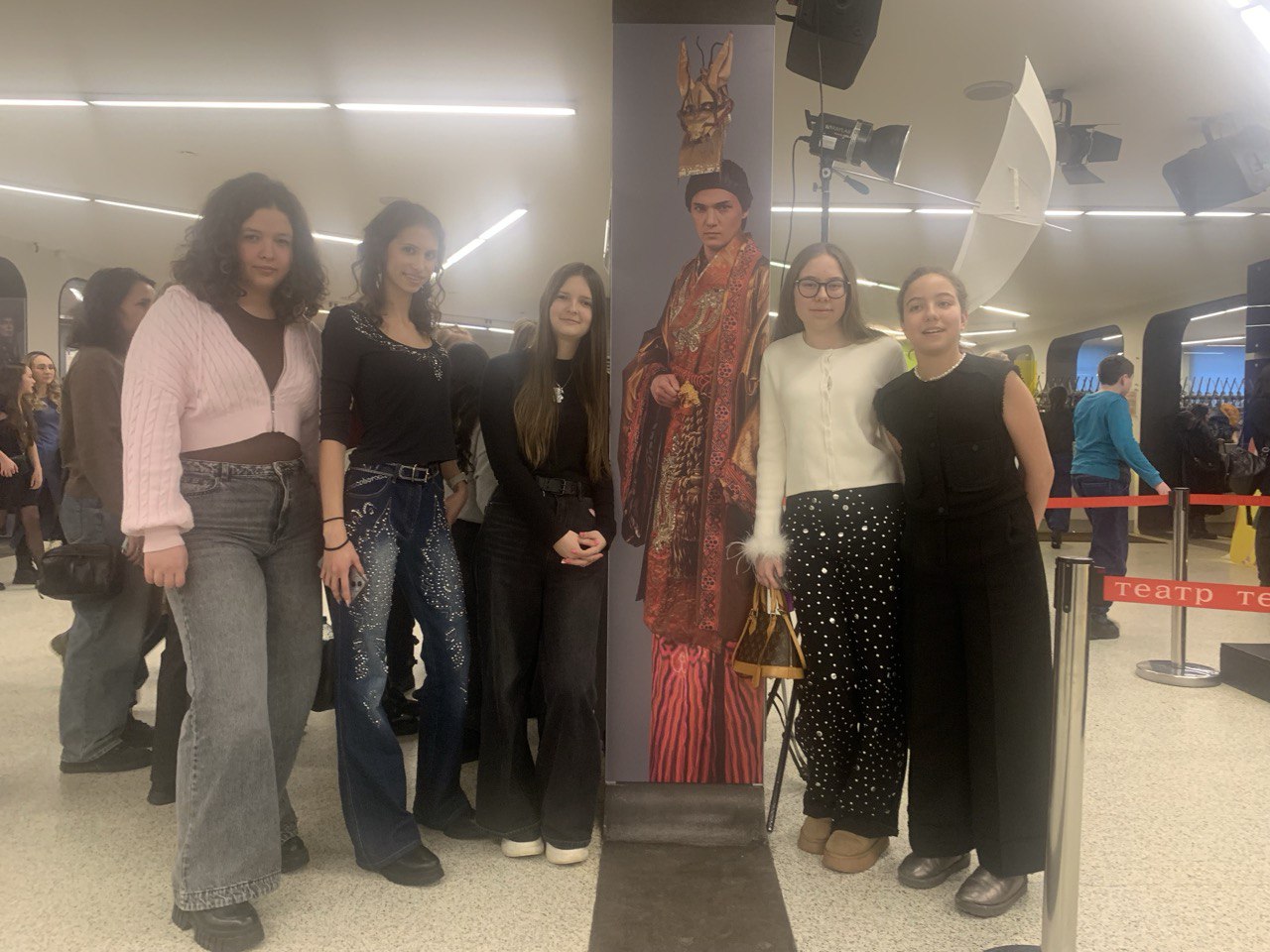 В субботу учащиеся школы «Дружба» посетили спектакль «Три лотоса» в Театриуме Терезы Дуровой